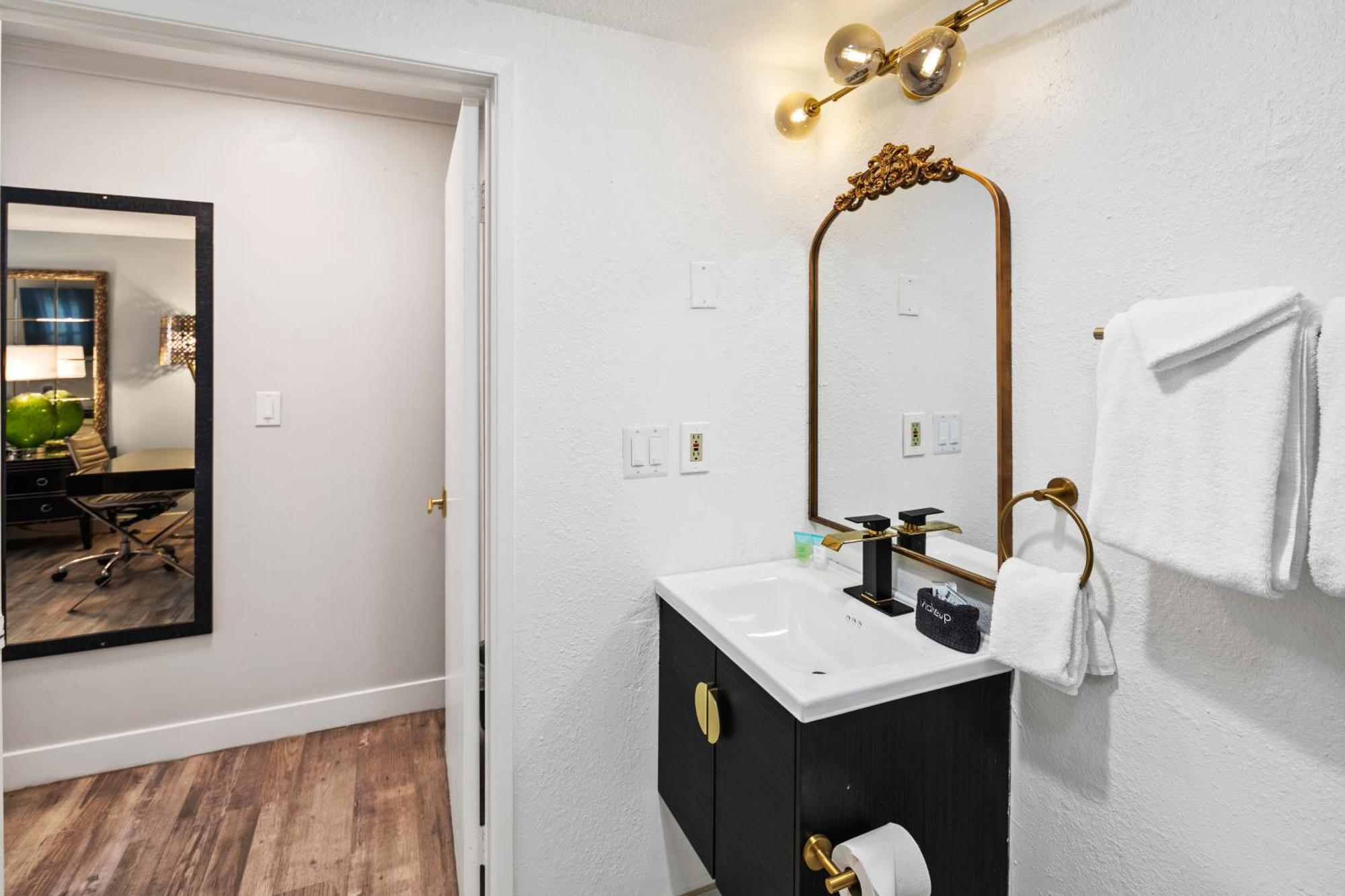 Art Hotel לגונה ביץ' מראה חיצוני תמונה